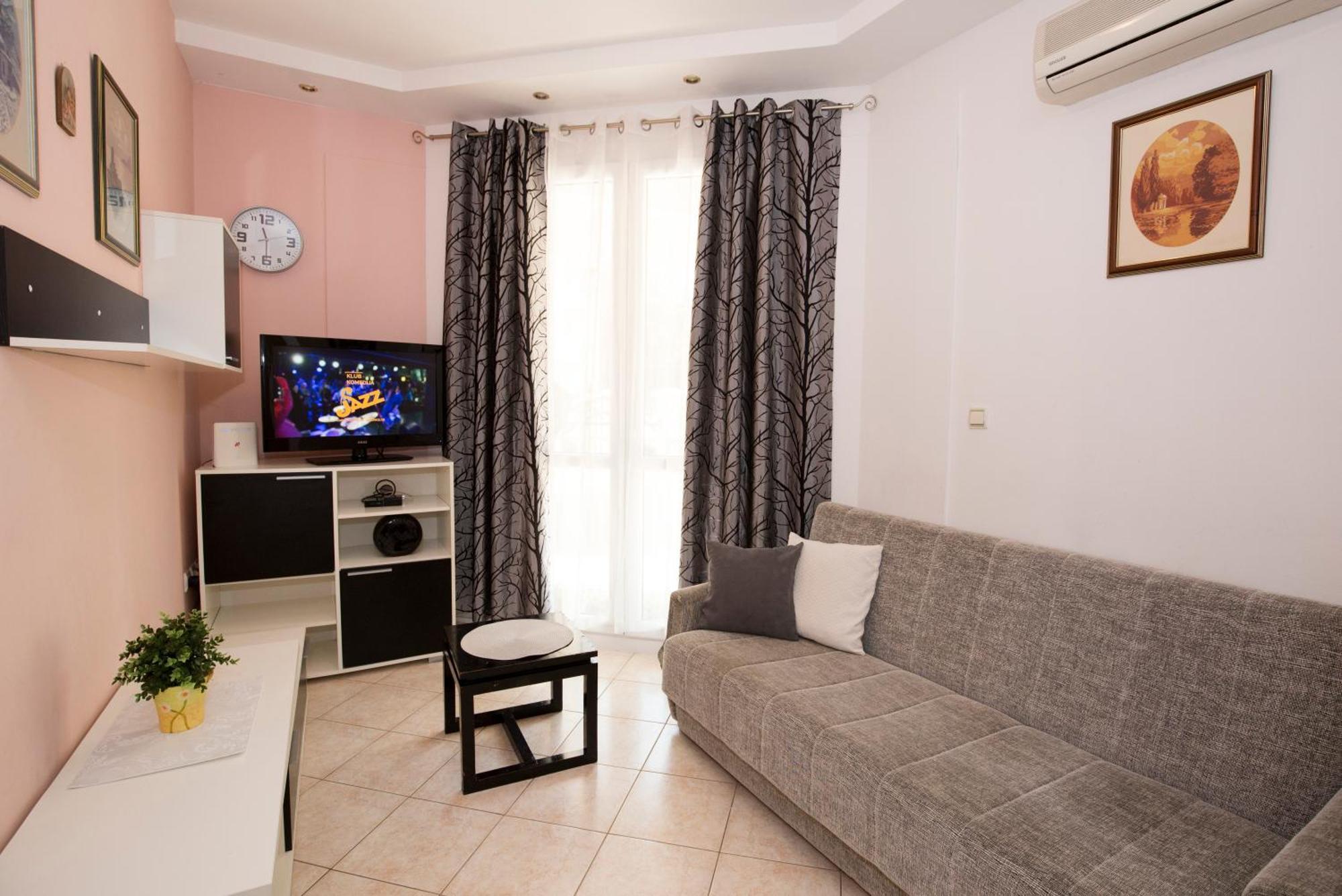 Apartman Roza Omiš Zewnętrze zdjęcie