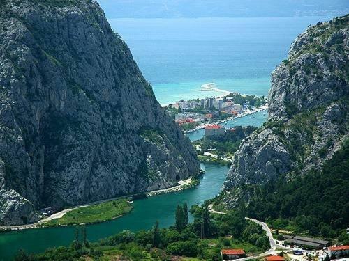 Apartman Roza Omiš Zewnętrze zdjęcie