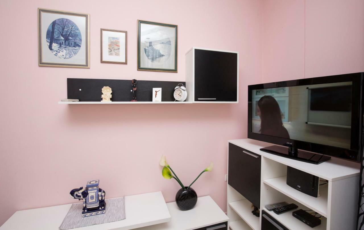 Apartman Roza Omiš Zewnętrze zdjęcie